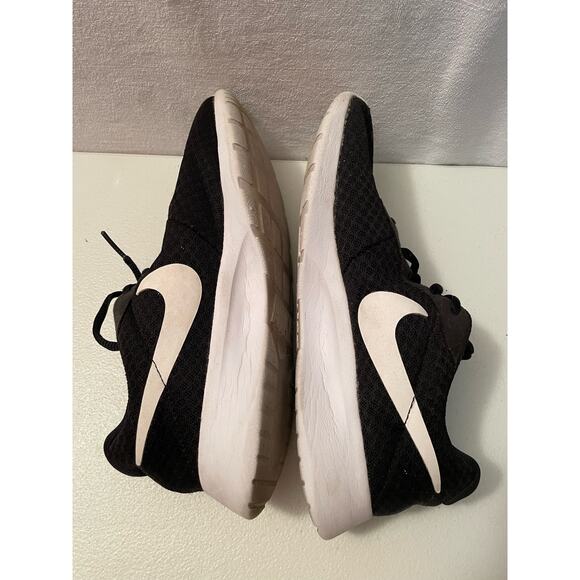 NIKE women’s size 7 running sneaker black white swoosh #812655-011 - Picture 8 of 9
